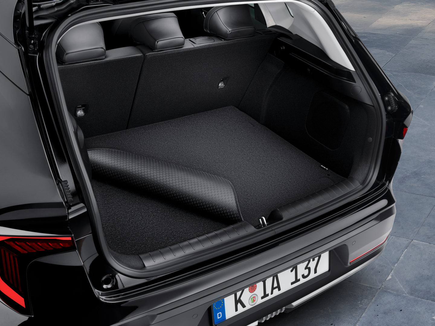 Dwustronna mata bagażnika Kia K4 hatchback
